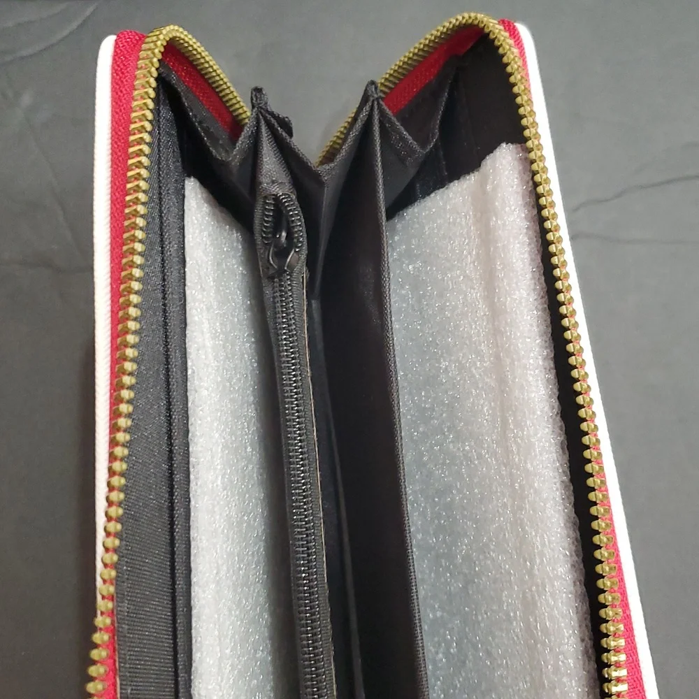 Los‎ Angeles California white coated canvas zip around red trim wallet brand new